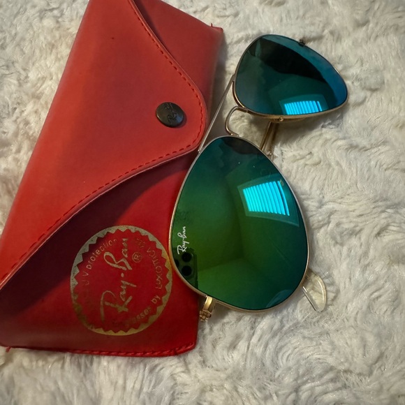 ✨ Ray Ban Sunglasses - Picture 1 of 5